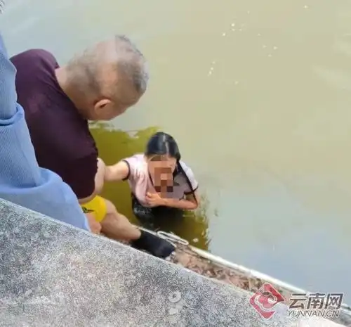 云南抗癌斗士李亚杰勇救落水女子以大爱绽放生命之光