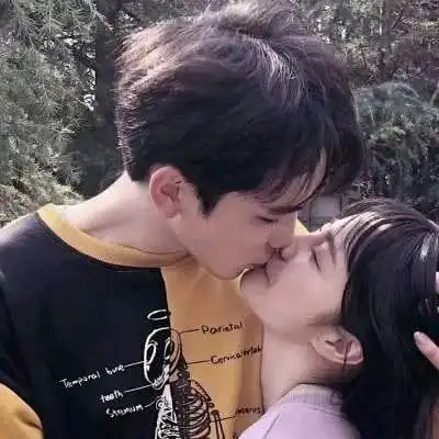 两个男生亲亲的头像