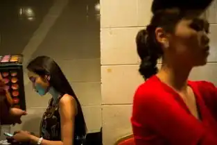 刚刚,又一个国家崩盘了