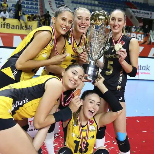奥兹巴依荣膺mvp2021土耳其女排超级杯瓦基弗银行夺冠美图