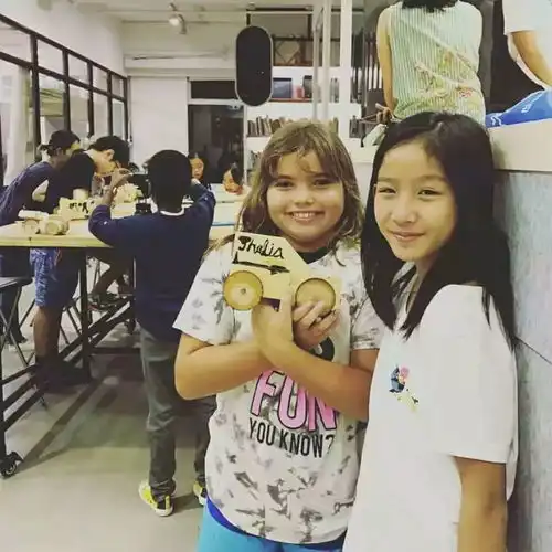 香港13岁女孩开公司成最年轻ceo英语好的人能有多厉害