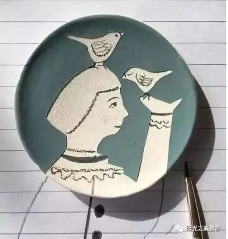 90后美女插画师画盘子,个性的我好想来一打
