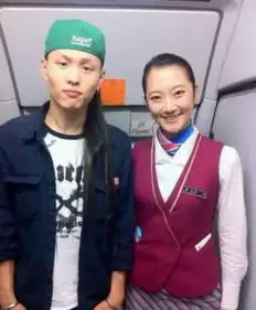 空姐曝光18位明星飞上合照汪涵随和古天乐拥女入怀