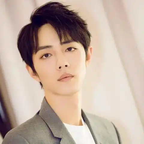 普通自然真人头像女侧脸