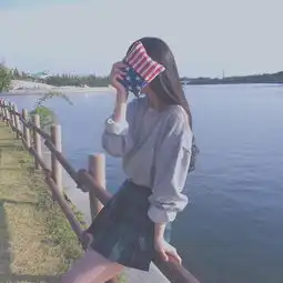 别去讨好一个心里没你的人

