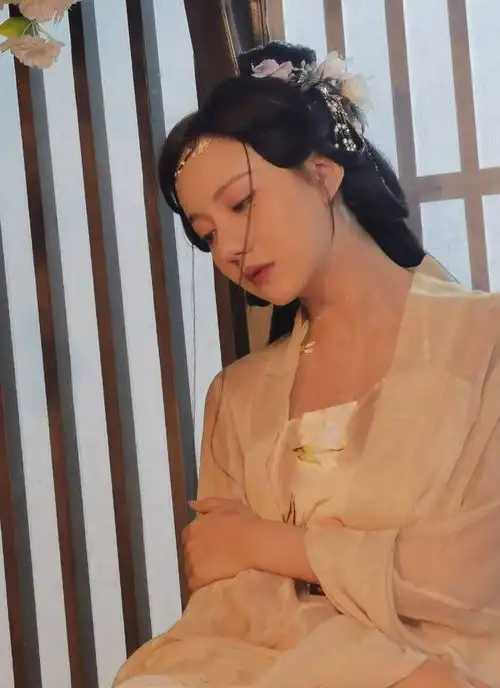 长得漂亮就该豪横洛丽塔大哥怒怼黑子甩私房写真老娘是活菩萨