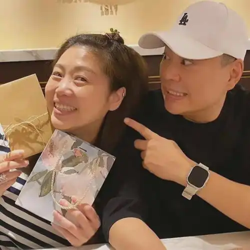 58岁前tvb女星遭初恋蹉跎13年,与男闺蜜相伴至今未嫁