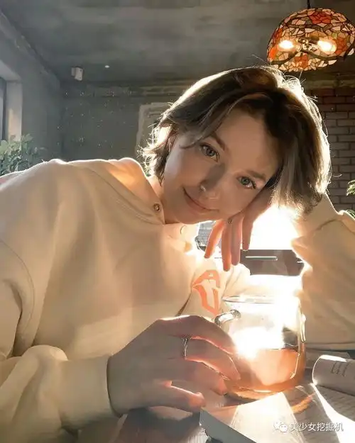 盘点俄罗斯美女,混血版方脸杨幂火了
