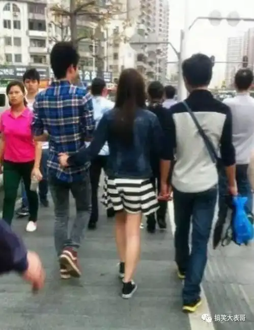 美女这么穿衣服,不会掉吗