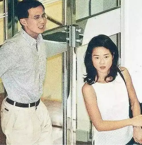 情史不输王思聪,资产数千亿,55岁的李泽楷为何不愿结婚