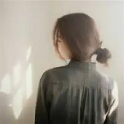 清晰高冷的头像女生神秘的背影