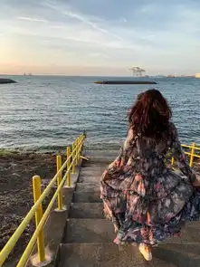 夕阳下的背影女生头像甜