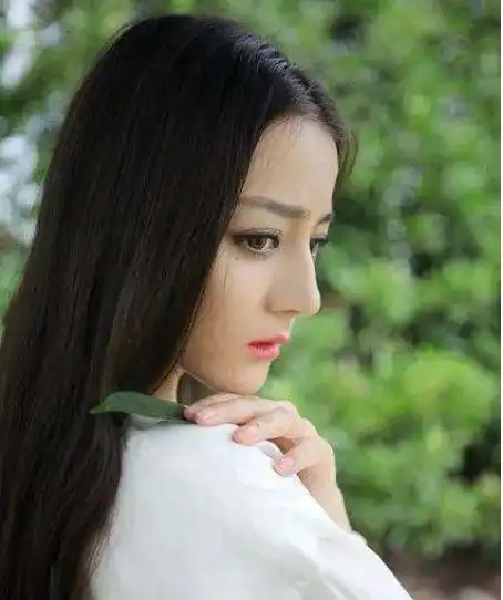 女明星也有秃头危机有人发际线堪比清朝阿哥,有人走路掉假发片
