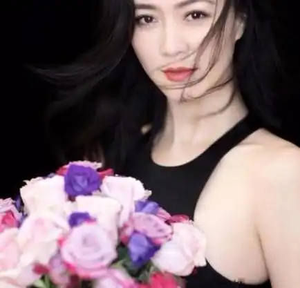 苦追陆毅四年,最后与富豪结婚,居然是鲍蕾的同学,贵圈真是小啊