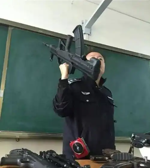 霸气侧漏女头像老师