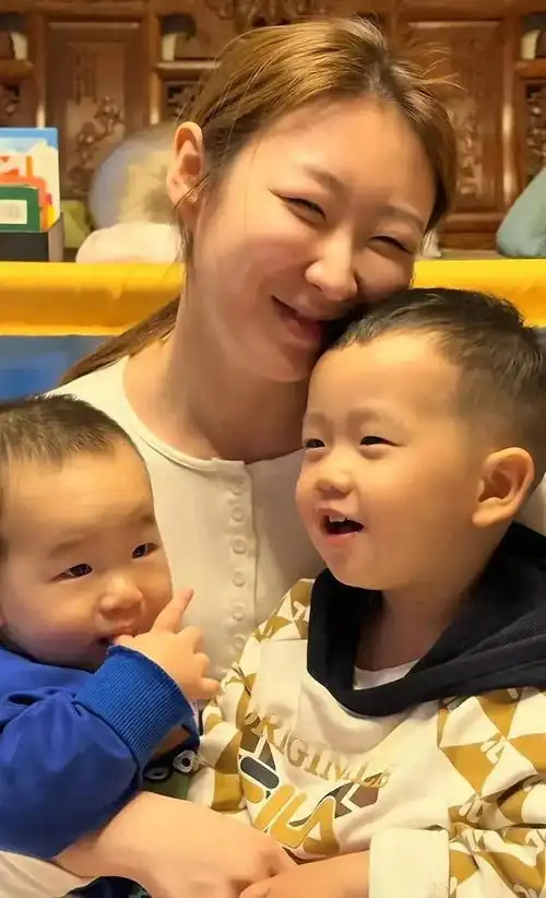 800万粉丝网红姥爷的耀杨复更,妻子佳慧回归,被质疑是剧本