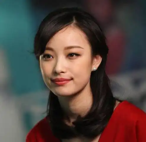 刘诗诗产后复出,一袭白裙仙气飘飘,面瘫脸都治愈了