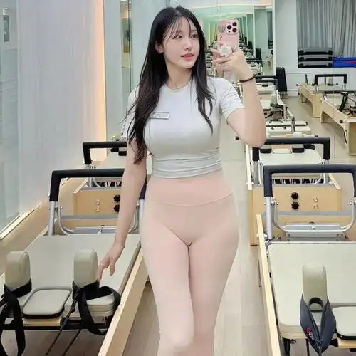 岛国极品美女完美腰臀比瑜伽裤yyds