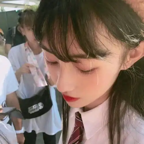 你最终会明白冲动和新鲜感都不是爱情小清新复古时尚迷人女生头像