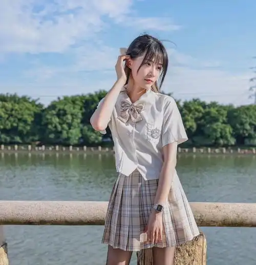 jk制服女生头像锁骨高中