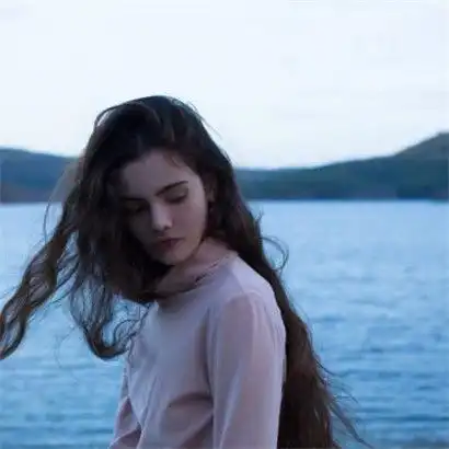 女生欧美头像复古街拍头像,生来不讨喜的样子