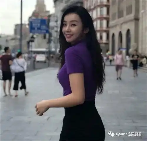 nba最美中国女主播,180身高惹巨星喜爱,肌肉男友很威猛