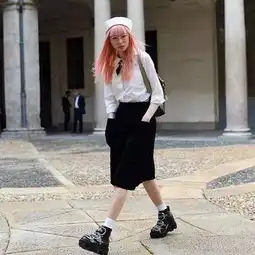 这位蹿红的95后少女,可能真会魔法