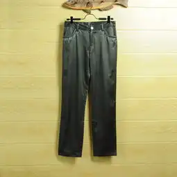 图片里这个女的穿的是什么裤子在淘宝上打什么关键字能找到