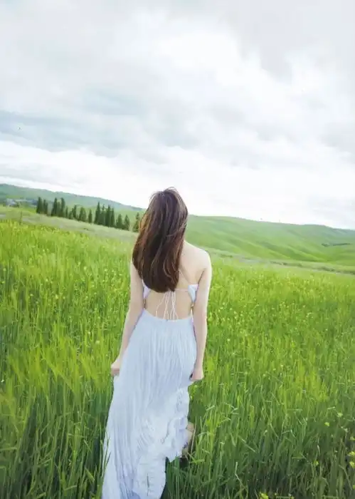 旅行照片怎么拍,跟着新木优子把姿势学起来,景美人美照片美