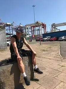 6岁成李连杰师弟,14岁险瘫痪,40岁成武打巨星,他却为追女人远赴非洲搜狐娱乐搜狐网