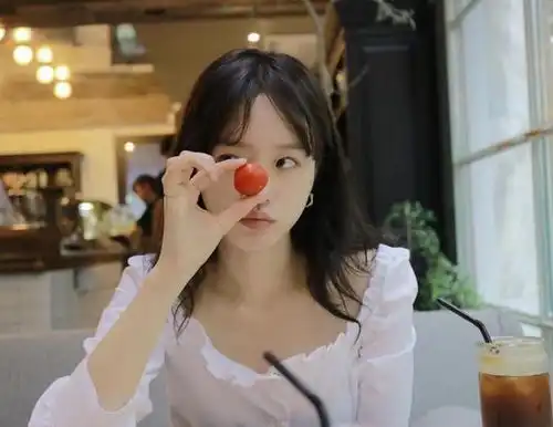 2020流行初恋系女孩学朴珪瑛短发配经典款,简约干净时尚不减