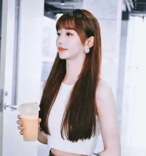 刘雨昕称蜜蜂少女糊与她无关,遭吐槽一次第一就飘了没良心