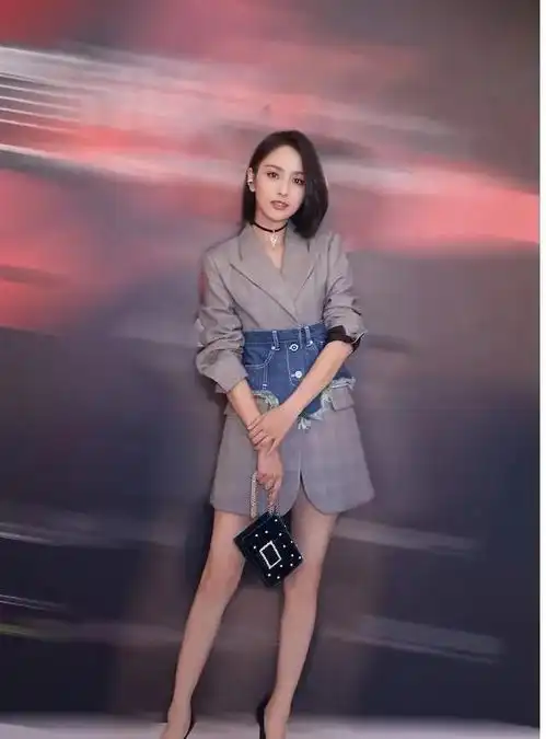 看了佟丽娅的穿搭,才知道你和明星差的不是衣服,而是身材啊