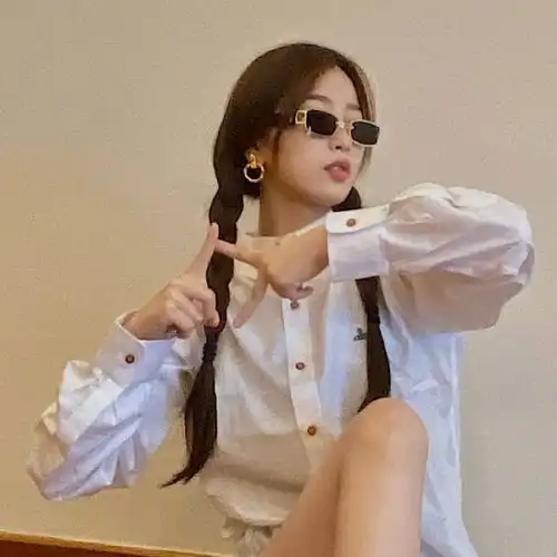 女生狼尾头像许佳琪