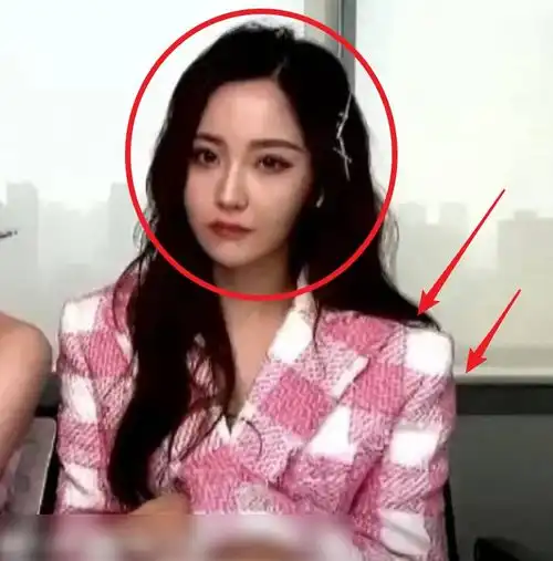 硬糖少女赵粤王艺瑾同框直播,同穿兔子造型,真实身材差距一目了然