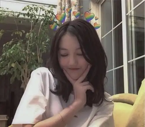 李嫣清空社交动态,简介留言有深意疑不堪网暴,另一小号也遭扒出
