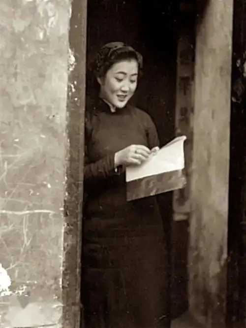 民国时期青楼女子的老照片,穿着时尚,出身可怜