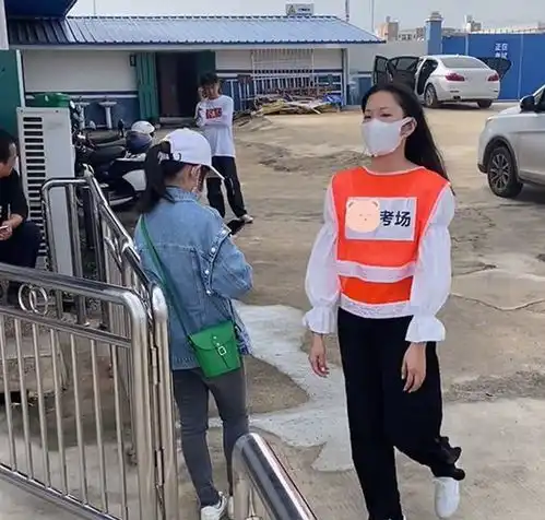 女子考科目二没有出错,仍被扣100分,看了监控后委屈大哭