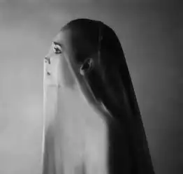 匈牙利天才摄影师镜头下的女性,一点都不色情