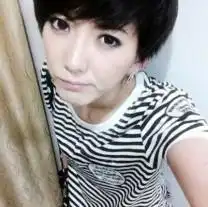 求快女刘忻很有的图片,适合做桌面的那种