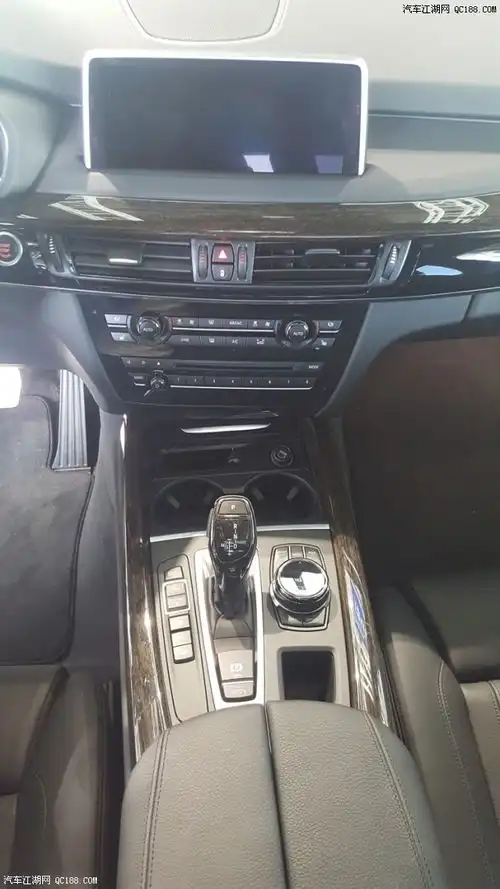 17款宝马x5豪华版售价帅气科技性能越野美女专属