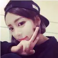 短发女生头像小清新喜欢说着笑话自己先笑出声的女生