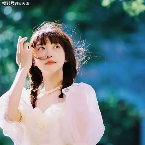 搞笑gif段子不好意思美女,刚才差点闯红灯了