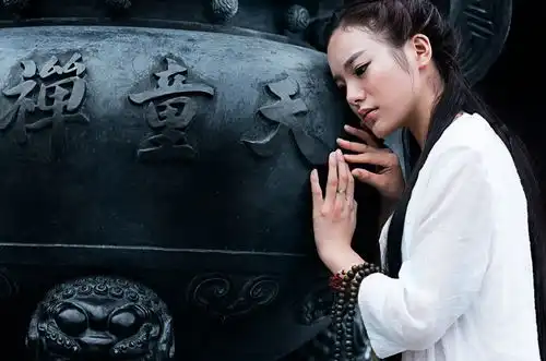 命运的好与坏,不需问别人,观察自己的善恶,接触哪类人就明白