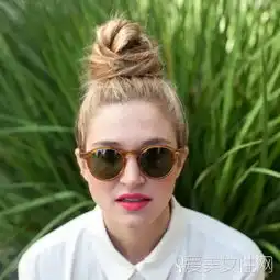 法式丸子头扎法告别凌乱清爽时尚