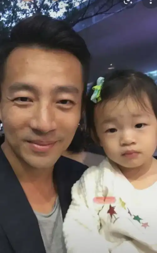 曝汪小菲与大s是二婚第一任妻子是酒吧妹出身,两人女儿已成年