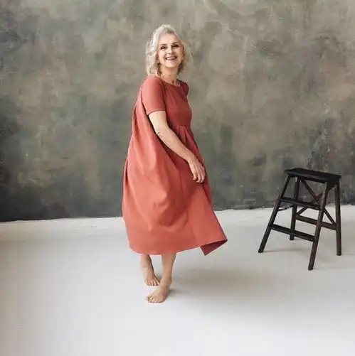 61岁奶奶美得像16岁,这才是女人最高级的性感