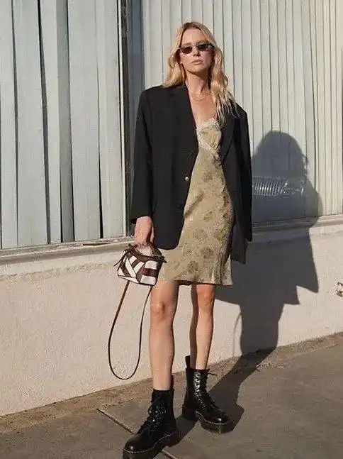从超模到女明星无一逃脱的西服,今春照样穿出百般风格