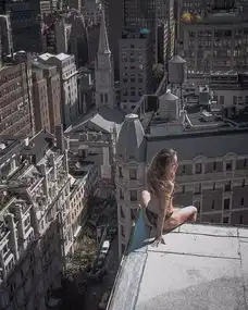 摄影最美在天际,纽约楼顶的女人们