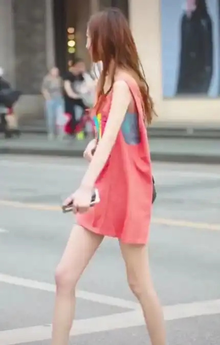 糖果女孩走红抖音,肤白貌美,甜美可爱,网友初恋的感觉